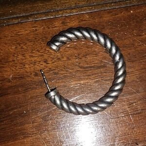 (1x) David Yurman Medium Cable Hoop Earring